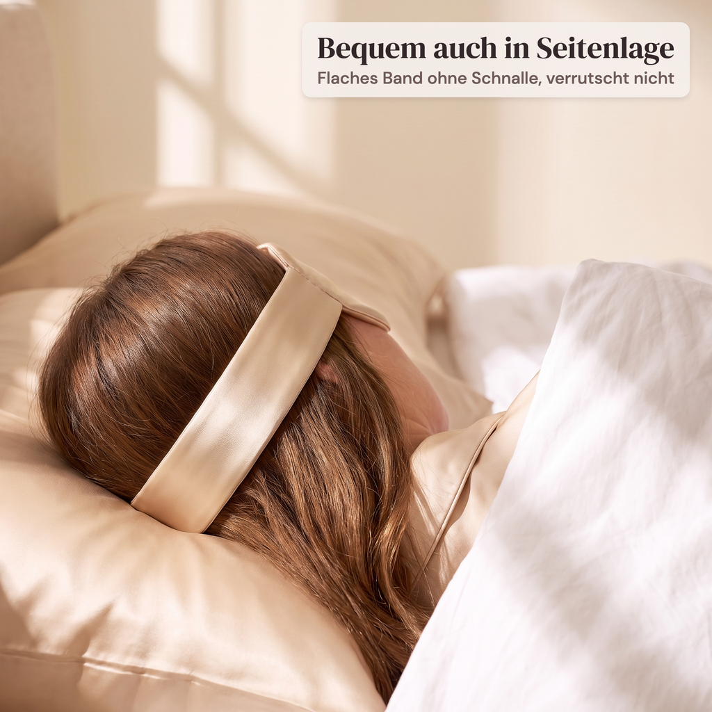 Flaches Seidenband der Seloa 3D-Schlafmaske in Champagner am Hinterkopf, Frau schläft in Seitenlage